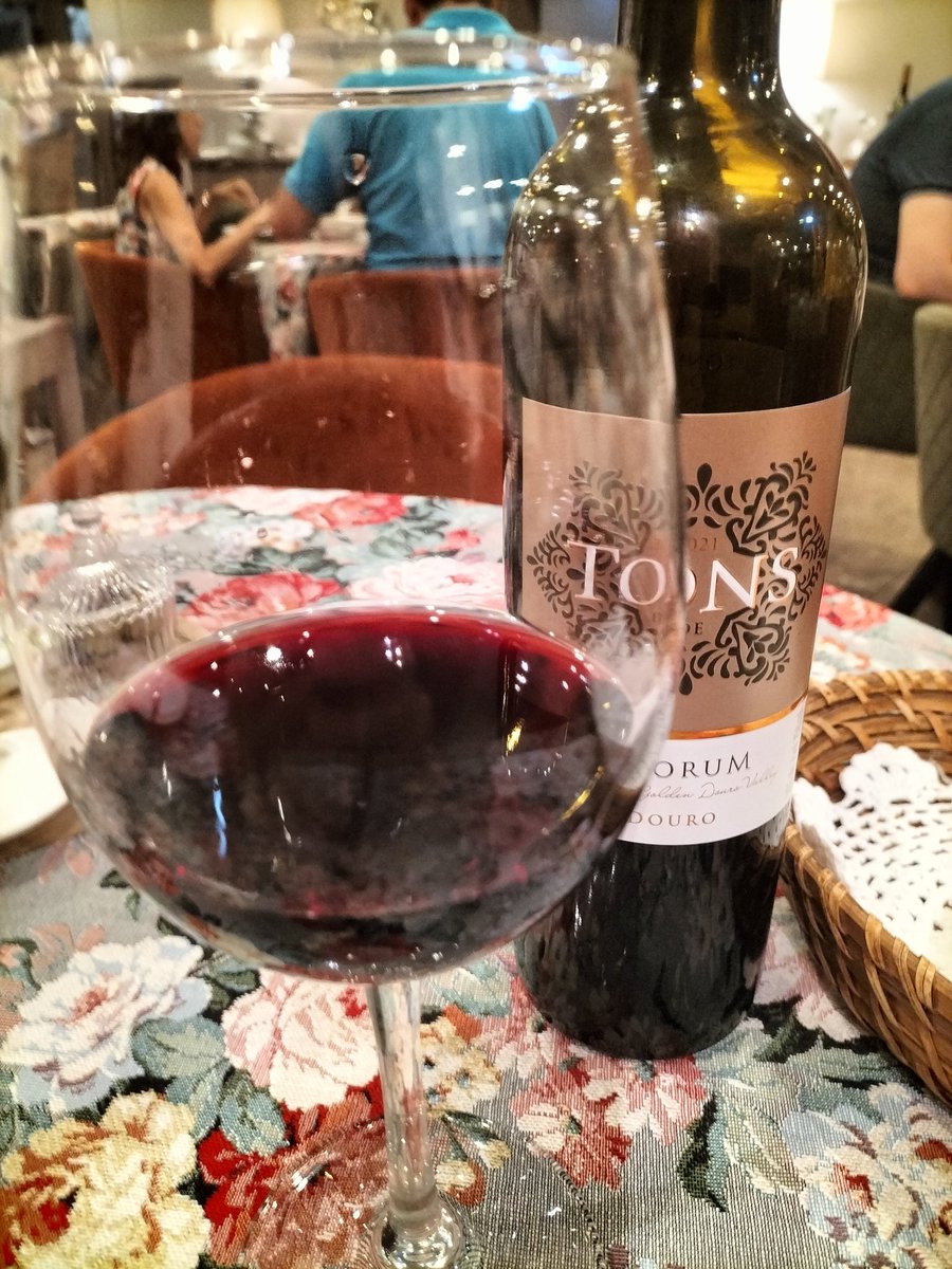 djkarodrigues's tweet photo. 🍷 https://t.co/WBGsak72v1