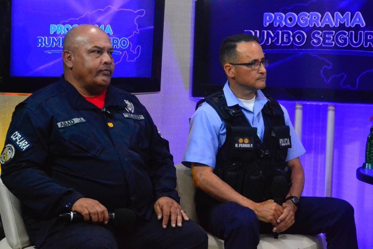 #7Ago El programa Rumbo Seguro en su edición 108 estuvo dedicado a todo el despliegue operación de la FANB y los Organismos de Seguridad Ciudadana en torno a los hechos violentos que irrumpieron la paz del pueblo larense. 

El GD Rafael Quiroga, comandante de la Zodi Lara, GD