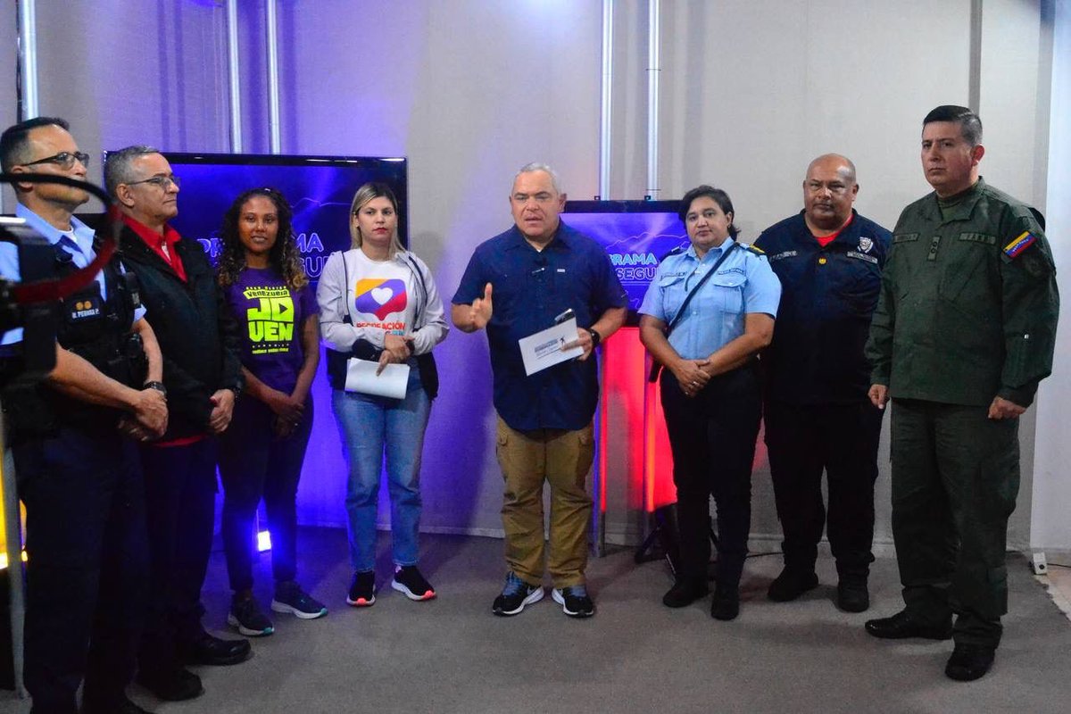 También conversé sobre el inicio del Plan Vacacional Comunitario Mostacho Fest “Nuestra Patria” con Esthefany Ferri, Autoridad Única de Turismo y Génesis Castillo de la Gran Misión Venezuela Joven