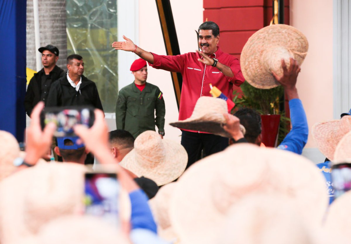 Gobierno_deLara's tweet photo. #7Ago El Pdte @NicolasMaduro recibió en el Palacio de Miraflores la marcha del sector pesquero y agrícola. "Nada ni nadie nos va a quitar la paz, nadie nos va a robar la Patria. ¡Que viva el pueblo de Venezuela pescadores, pescadoras, el acuicultor, campesinos y productores" https://t.co/Wh6Hv3zfZV