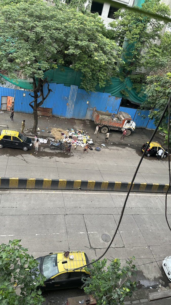 waridhi's tweet photo. @mybmc can’t we replace this with a big dustbin? Location near Jakhadevi temple Ward G South https://t.co/Z2Gz8Ivoxz