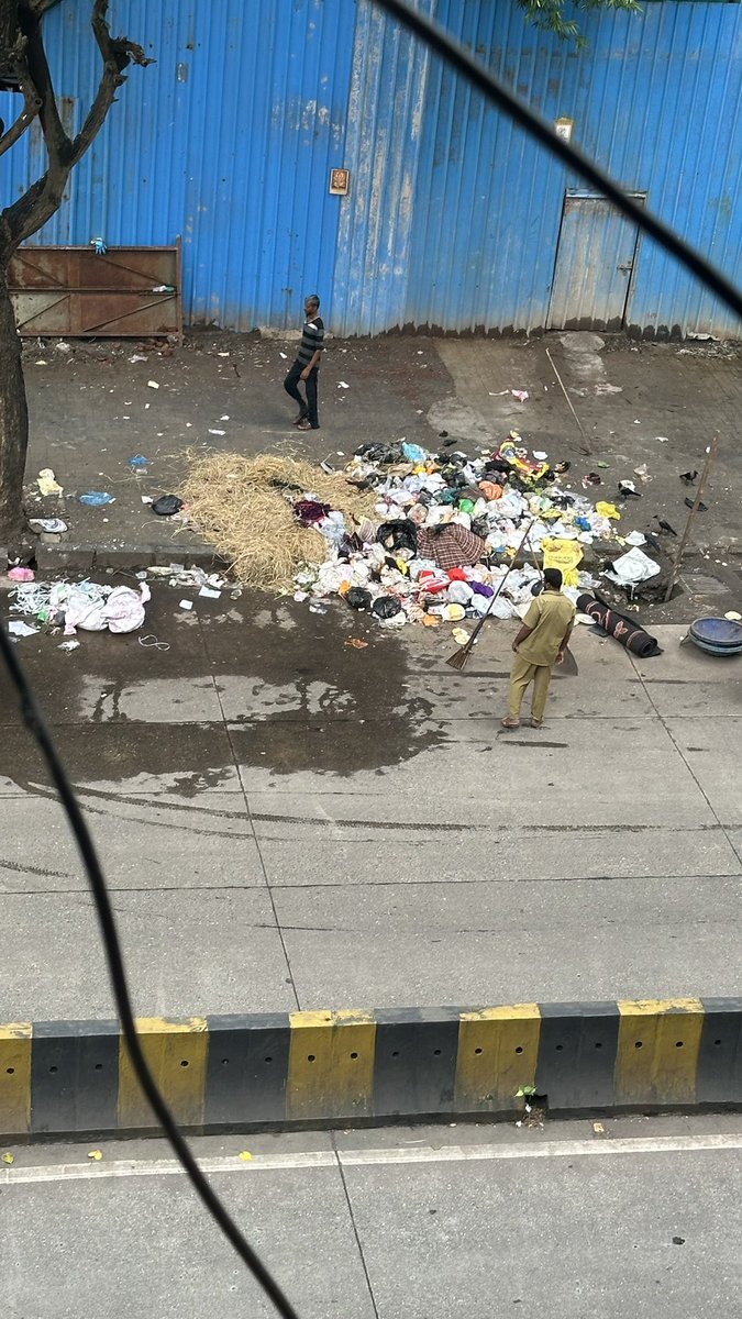 waridhi's tweet photo. @mybmc can’t we replace this with a big dustbin? Location near Jakhadevi temple Ward G South https://t.co/Z2Gz8Ivoxz