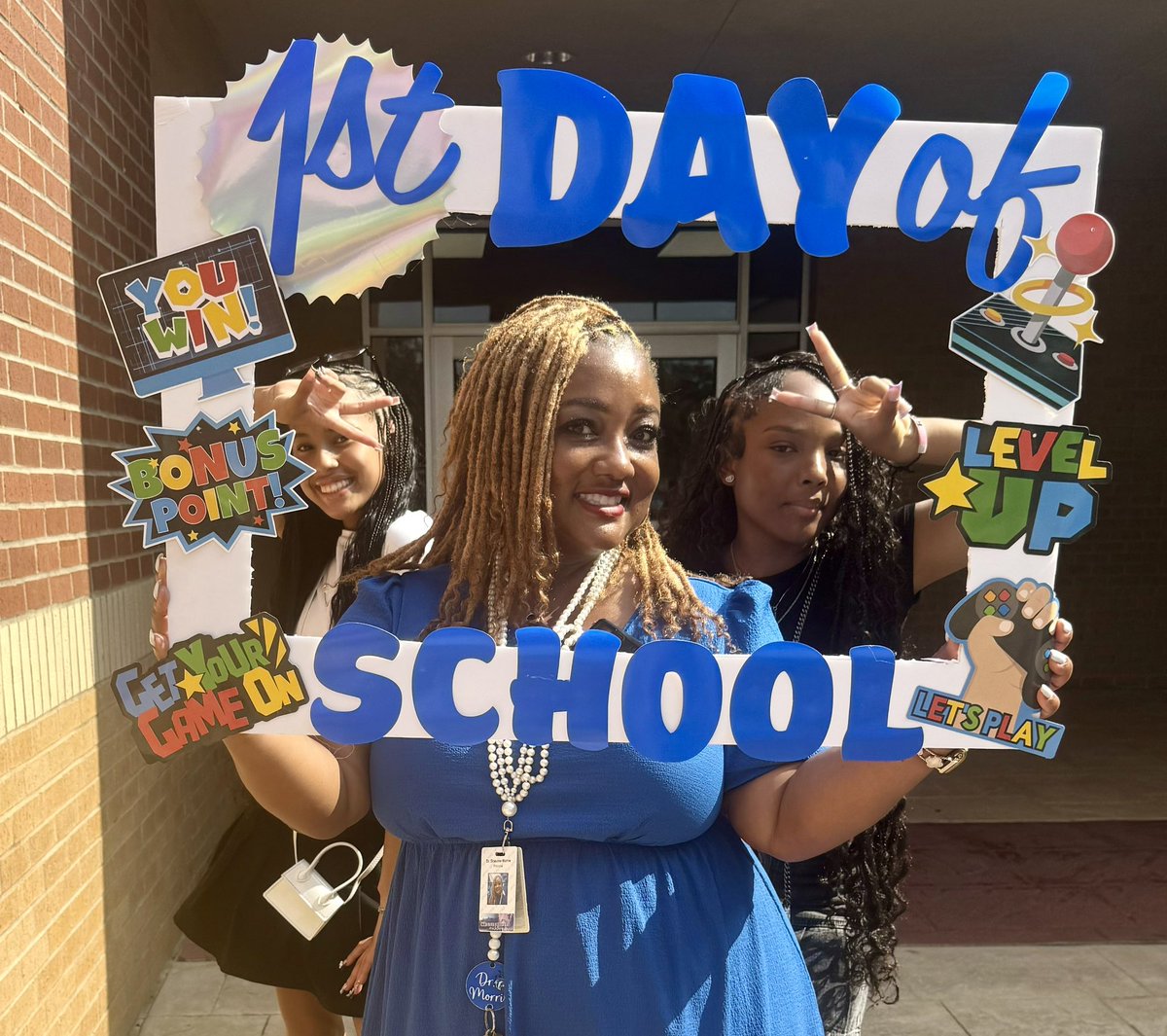 DrShaunteMorris's tweet image. My 25th 1st Day of School in GPISD and 11th 1st Day as a princiPAL #PrincipalLife #FirstDayVibes 🐾💙🍏🍎📕📚