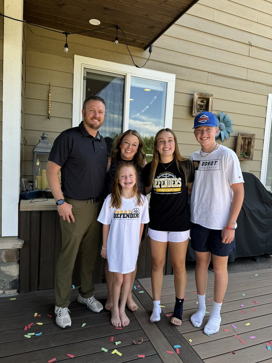 Olivia Klein tweet media