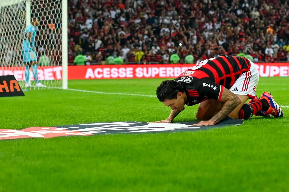 iSempreFlamengo's tweet photo. Nada melhor como o tempo.
O tempo inocenta, o tempo condena.
O tempo é o melhor remédio. 

No fim,
Viva o clube de regatas do Flamengo! https://t.co/mEBAgciOrC