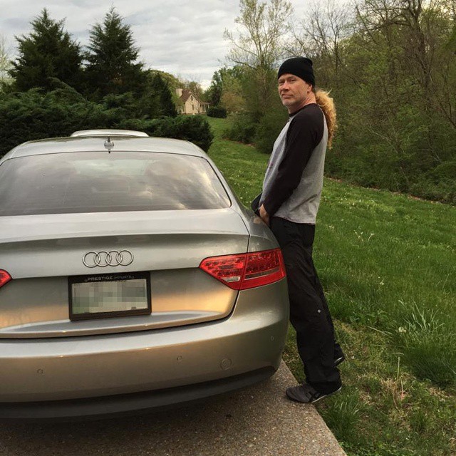 Dave Mustaine (@davemustaine) on Twitter photo Saw an old friend in #denver last night <a href="/RichRoss13/">Rich Ross</a>. Here's me filling up his Audi. Saw an old friend in #denver last night <a href="/RichRoss13/">Rich Ross</a>. Here's me filling up his Audi.
