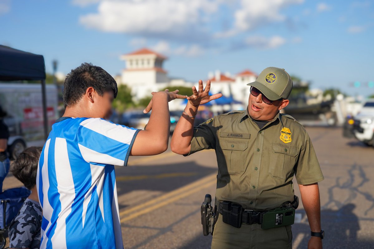 USBPChiefRGV's tweet photo. #BorderSecurity
#LawEnforcement
#SouthTexas
#RioGrandeValley
#956
#Texas
#USA
#BackTheGreen
#100years
#usbpcentennial https://t.co/m7xmHvSxo2