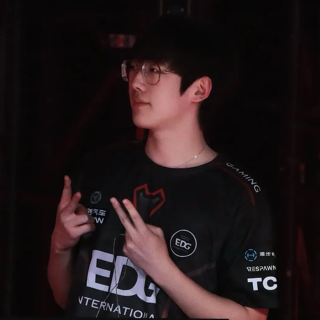 🥀 (slow) tweet media