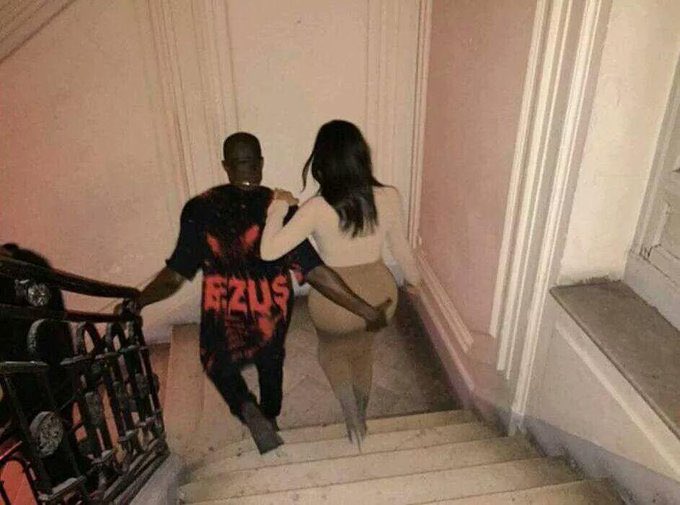 samstaydipped's tweet photo. Helping your homegirl down the stairs cuz she a lil clumsy https://t.co/e8c0bhGECy