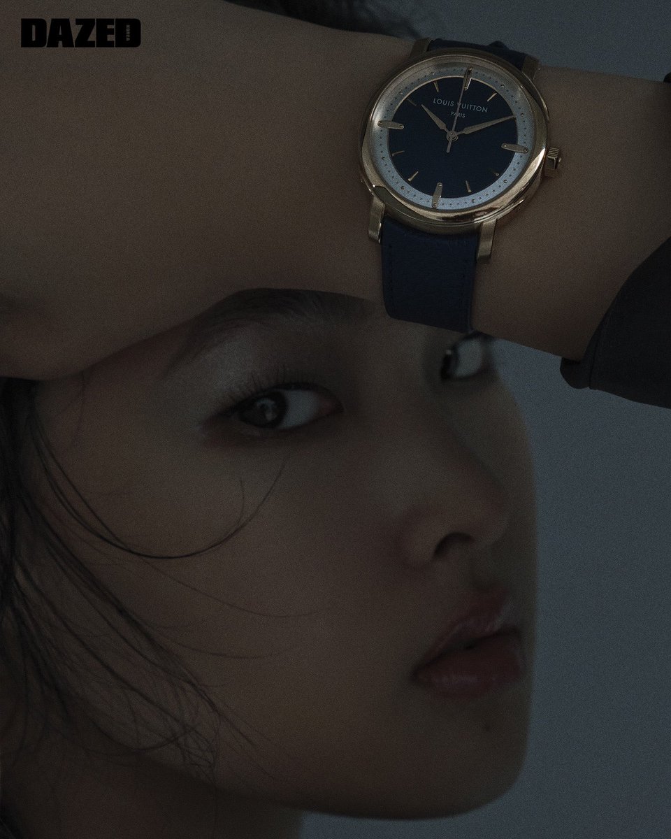 DazedKorea's tweet photo. Trilogy of Métier d'art Watch
루이 비통 에스칼을 손목에 걸어 잠가내는 것.
그 아래에서 수없이 되뇌이는 감각들.
#LVEscale #LVWatches #LouisVuitton #LaFabriqueDuTemps #루이비통에스칼 #루이비통워치 #루이비통 #라파브리끄뒤떵 https://t.co/l6M99Hzi4q