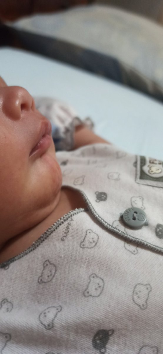 Adiladia's tweet photo. Ada bgt panik dan bingungnya bayik 2 mingguku ini demam😔 cepet sehat nak sholehku🥺💖 https://t.co/T5YlYTPZdA