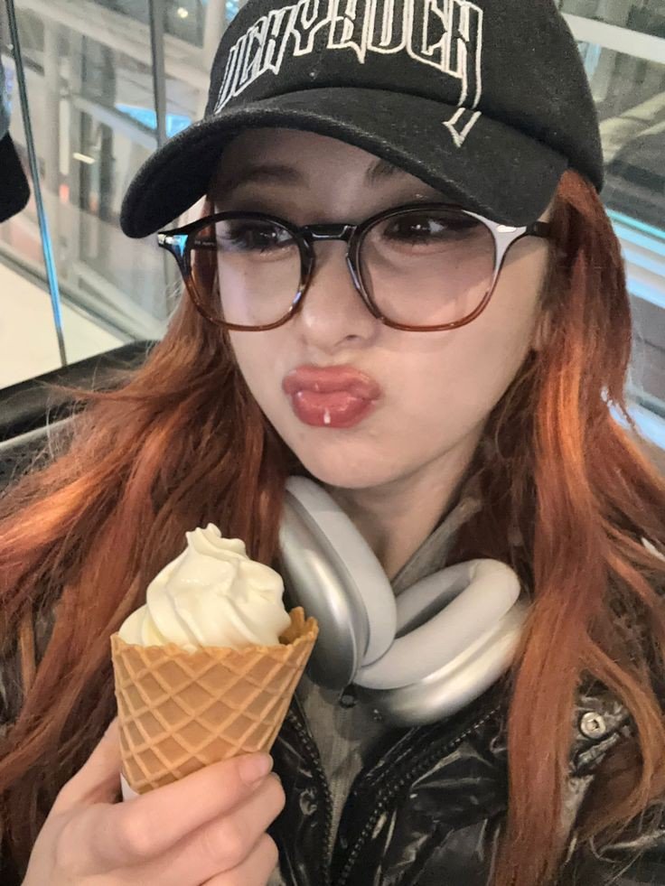 yunjin tweet media