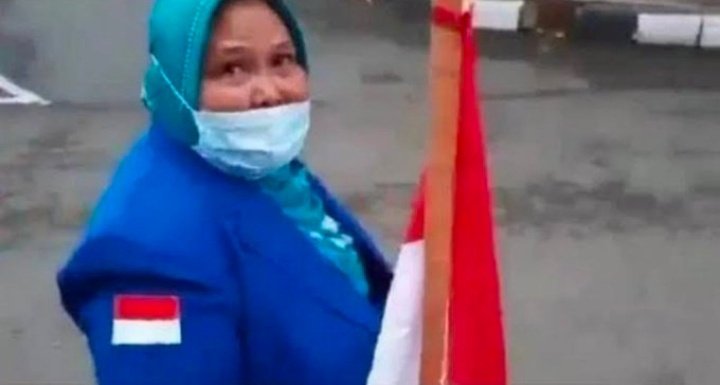 ddaaaahh's tweet photo. Lah jangan salah!
Mereka-mereka ini serdadu pemerintah yg siap diturunkan ke medan perang kapanpun dimanapun!
Mereka setuju KPK dilemahkan, setuju hukum direkayasa, setuju SDA dieksploitasi ugal-ugalan, setuju konstitusi diobrak-abrik,dll,dsb.

Mantap Mahasiswa 👍 semangat 🔥🔥 https://t.co/IzIrPl24NH