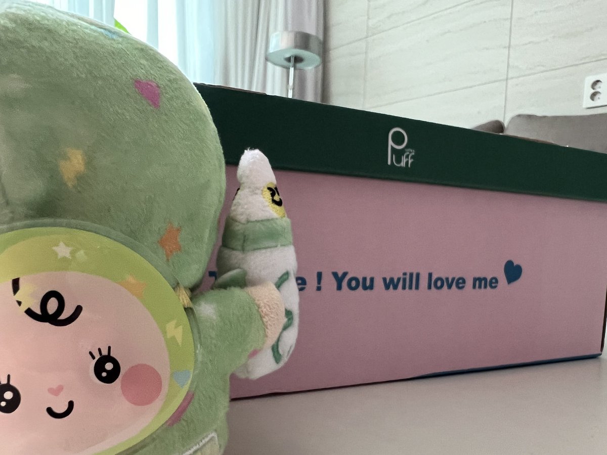 p_teori5's tweet photo. 드디어 도착! 완전 폭신해서 왜 솜사탕인간 깐이가 광고모델인니 납득. 9월에도 매장에 있었으면🙏🏼
#puffshoesofficial 
#cloudwalkpuff
#กันอรรถพันธ์  
#GunAtthaphan https://t.co/guhyqx6dDU