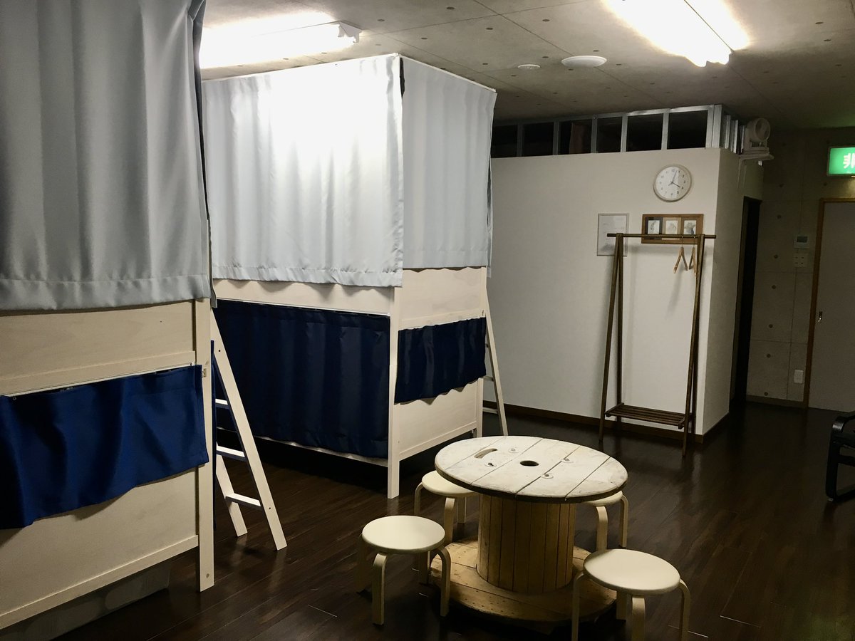 kurestop_2017's tweet photo. 【拡散希望】
広島県呉のゲストハウスです。
今日明日の2日間、10名の団体の直前キャンセルがありました。
キャンセル料を取らないことにしたので、今日明日とベッドが10人分空いています。
呉市周辺にいらっしゃる、宿泊施設を探されてる方、ご連絡ください！
お願いします。
090-8994-3792(ヤスイ) https://t.co/y9MBocCaSN
