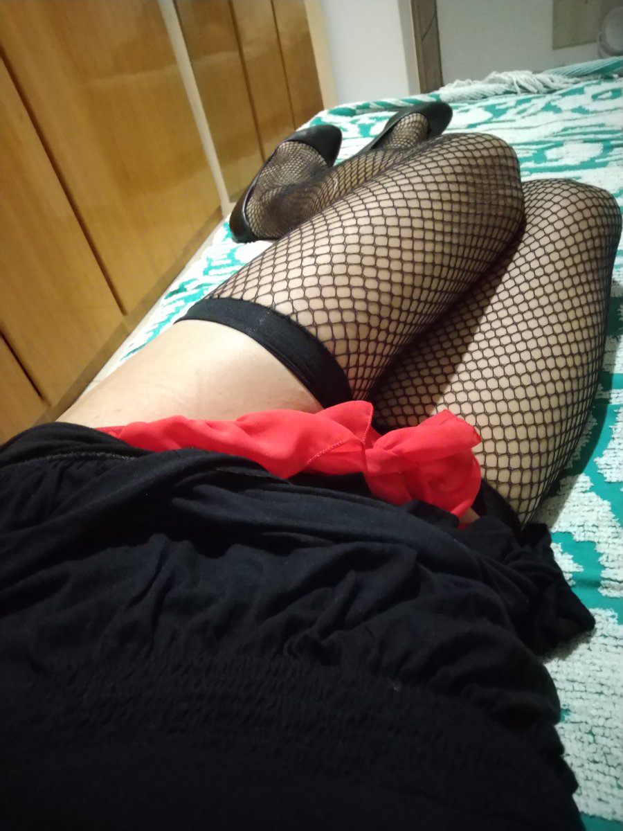 namithaahh's tweet photo. RED or BLACK..#LOCKDOWNDIARIES https://t.co/aayd7OnqRP