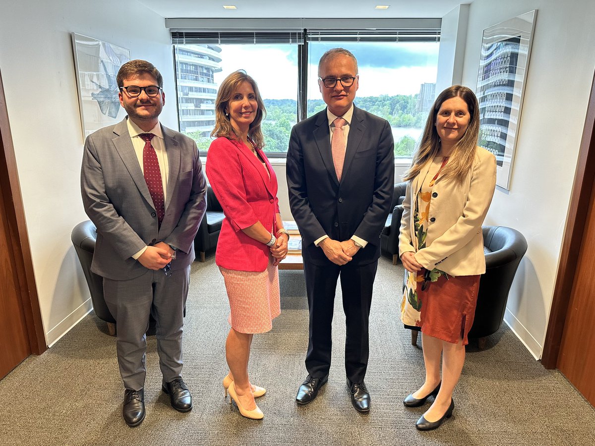 The Trust for the Americas (@trust4americas) on Twitter photo 📢 Nosso #TrustTeam se reuniu com o Embaixador do <a href="/Brasil_OEA/">Missão do Brasil na OEA</a> 🇧🇷 para discutir os avanços de nosso trabalho no Brasil e novas iniciativas em Inteligência Artificial que estaremos realizando no país. Grandes coisas estão por vir! 🤖✨ Fique ligado! #Inovação #IA #Brasil #OEA 📢 Nosso #TrustTeam se reuniu com o Embaixador do <a href="/Brasil_OEA/">Missão do Brasil na OEA</a> 🇧🇷 para discutir os avanços de nosso trabalho no Brasil e novas iniciativas em Inteligência Artificial que estaremos realizando no país. Grandes coisas estão por vir! 🤖✨ Fique ligado! #Inovação #IA #Brasil #OEA