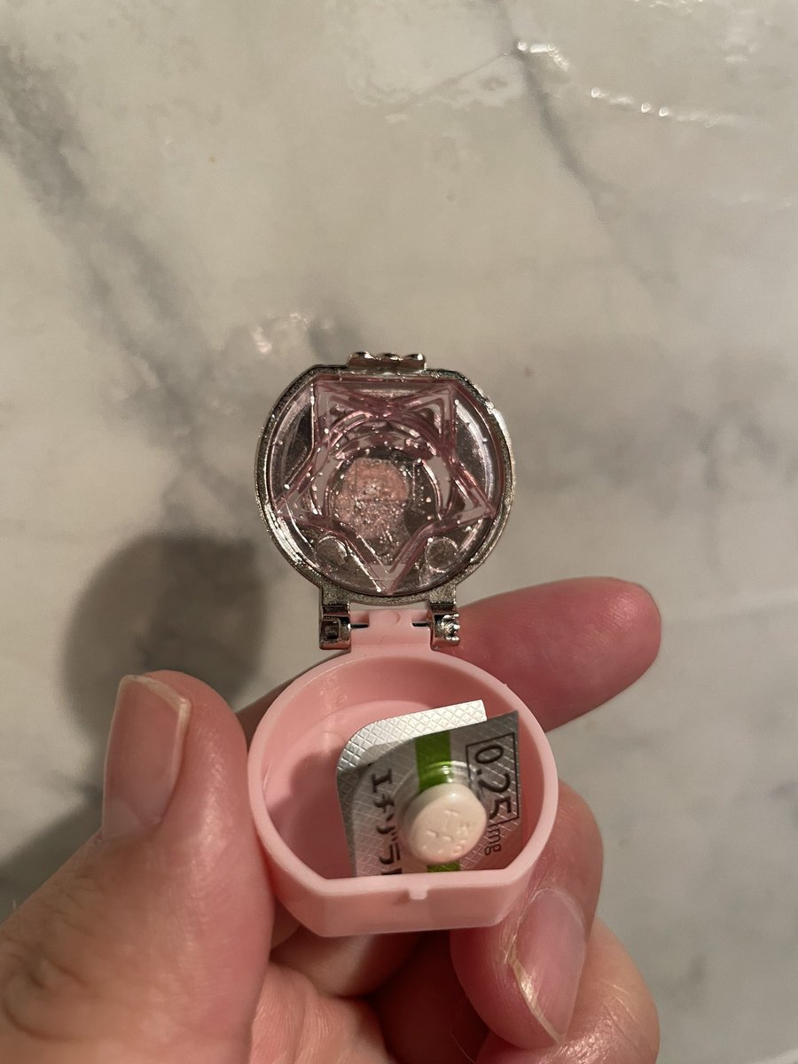 kabos99percent's tweet image. ダイソー
私の中の女児「ほしい！」
私「何に使うの！」

私「お薬入れるか…」