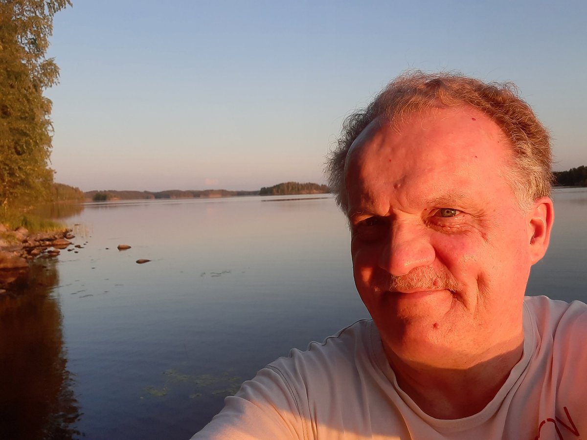 LoikkanenToivo's tweet photo. Vielä on kesää jäljellä! Kuvat eilen illalla klo 21 mökkirannasta. #vieläonkesääjäljellä #August #finnishsummer #summercottage #sunsettimes https://t.co/F4onz8XQVI