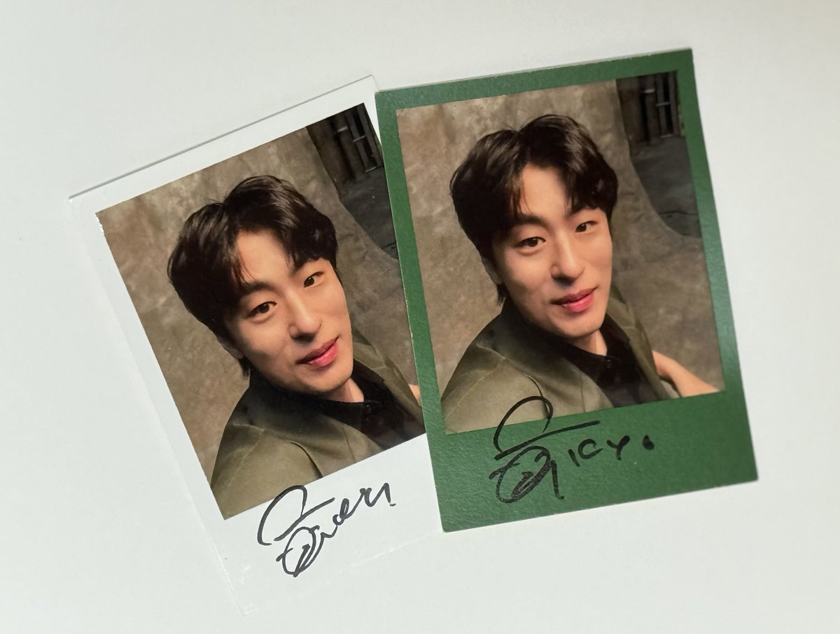 구교환닷컴 4주년 &amp; 10,000 팔로워 감사 이벤트 🎉

이 트윗을 #RT 해주신 분 중 한 분을 추첨하여
아래 친필 싸인 폴라로이드를 보내드립니다

(아래는 전에 찍어놓은 사진이며, 다른 컬러로 발송됩니다)

8월 15일 당발 예정이며, 개별 DM 드리도록 하겠습니다🙇