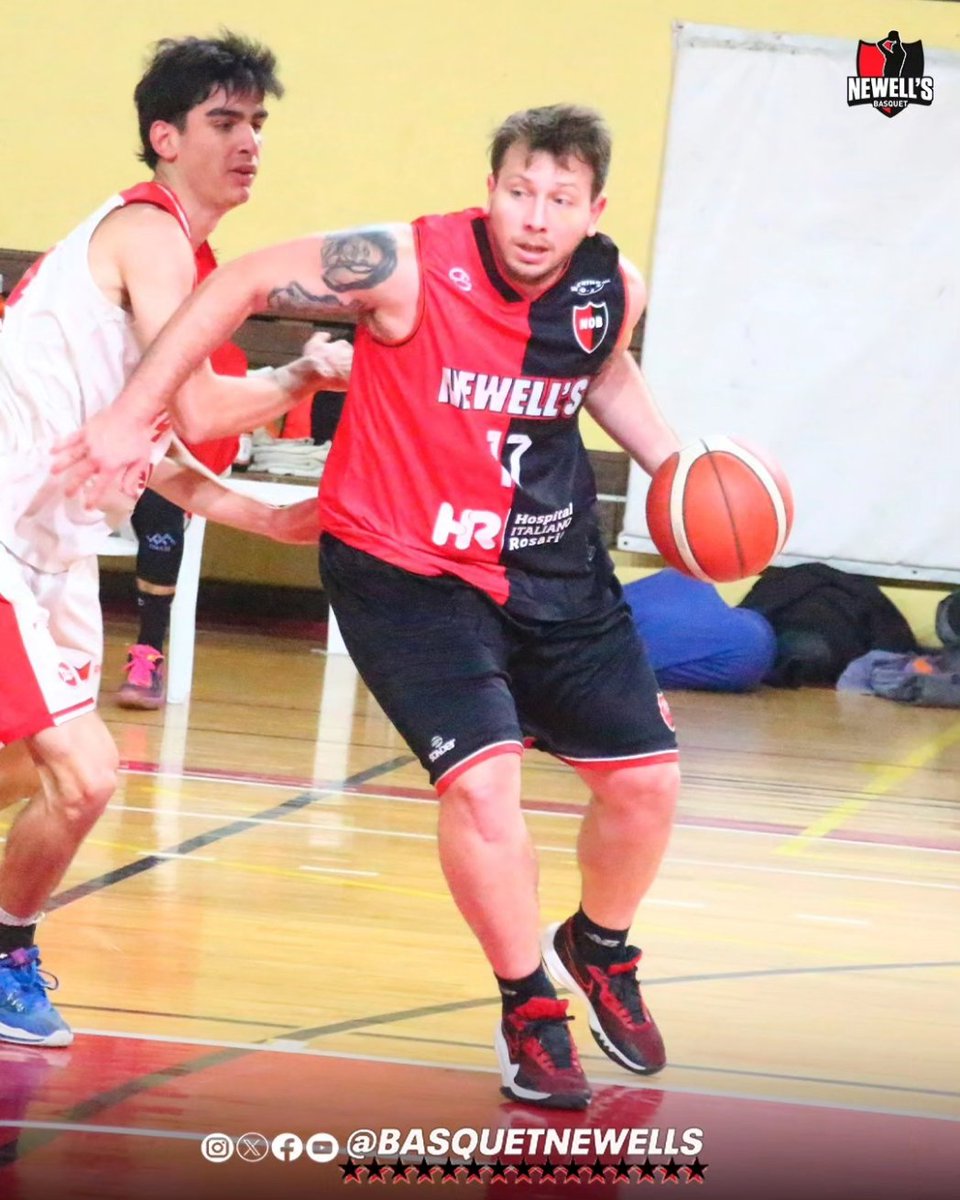 💪🏽 Garra y entrega rojinegra 

📸 Pasó una nueva jornada de básquet. 

#NewellsCarajo