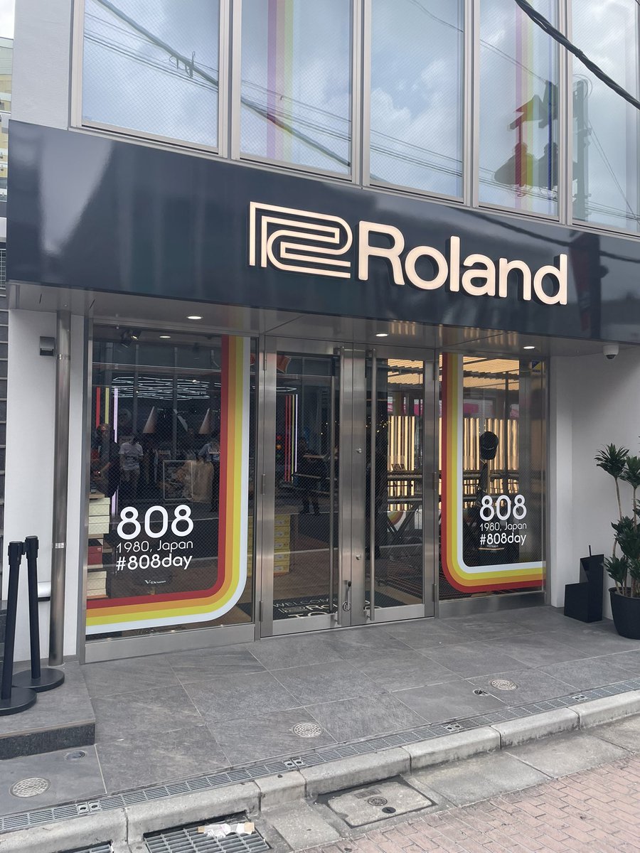 spaplazasaunner's tweet photo. #808day #RolandStoreTokyo https://t.co/zZTqZMXeXm