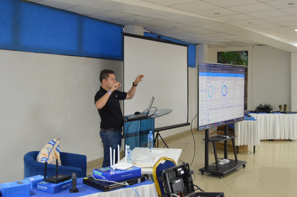 mukhtarsalim80's tweet image. Last Saturday, I attended the Ruijuie - Simplifi Tech Day at Hotel Sapphire, hosted by Simplifi Networks. It was an exceptional event filled with innovation, learning, and networking, featuring advanced technology demos and insightful workshops.

#geekslife #simplifitechday