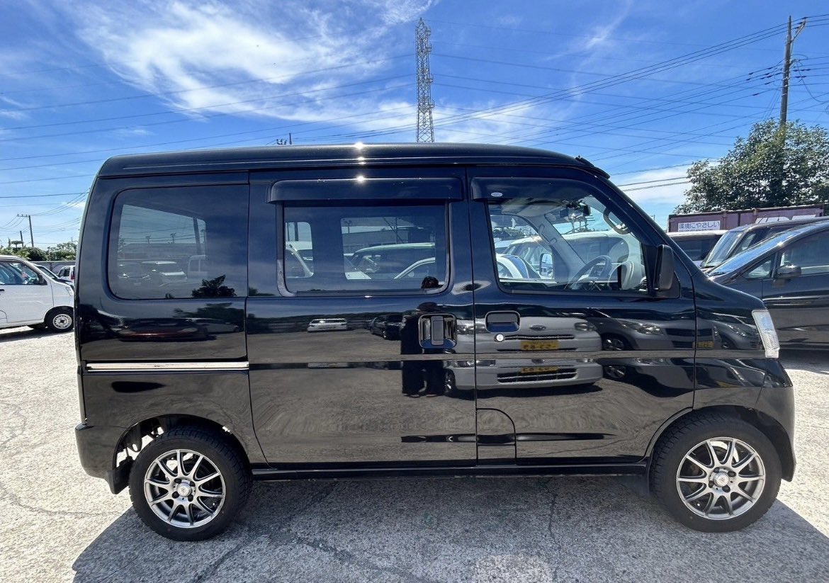 taku3342's tweet photo. ハイゼットカーゴ 
スバルサンバーバン
売ります
🉐車検2年付き
🉐走行距離89000キロ
エアコンバッチリ👌
内装外装ともに綺麗👌
35万から値下げして🉐30万🉐
早いもの勝ちです
#車売ります　#ハイゼットカーゴ売ります　#中古車売ります　#サンバーバン売ります　#軽バン売ります https://t.co/SShUgcSajP