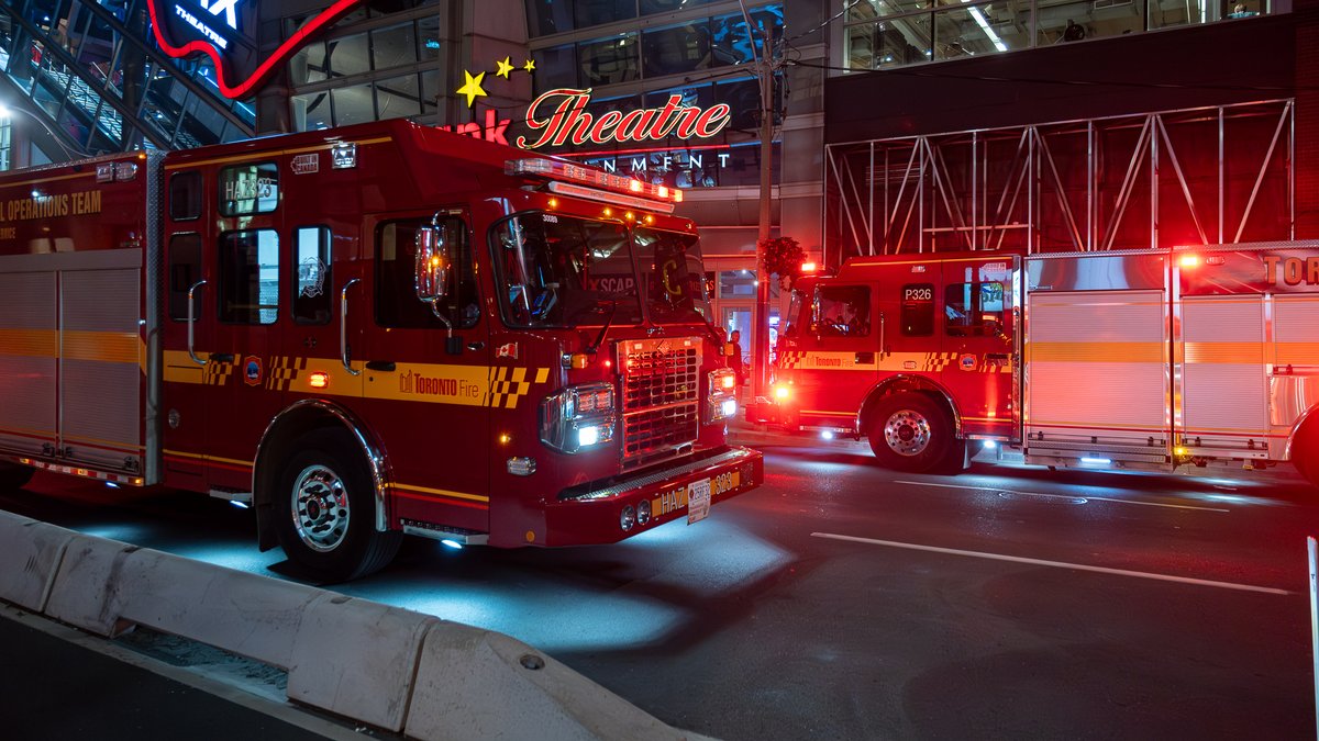 Simon Sheehan (@simonsheehan1) on Twitter photo Toronto Fire arrived this evening to heavy flames from a ruptured gas line in the alley off Peter Street, between Richmond and Queen. Crews moved quickly to safely secure the area and knock down the fire. <a href="/Toronto_Fire/">Toronto Fire Services π¨π¦</a> <a href="/TPFFA/">Toronto Firefighters</a> Toronto Fire arrived this evening to heavy flames from a ruptured gas line in the alley off Peter Street, between Richmond and Queen. Crews moved quickly to safely secure the area and knock down the fire. <a href="/Toronto_Fire/">Toronto Fire Services π¨π¦</a> <a href="/TPFFA/">Toronto Firefighters</a>