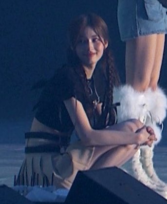ult_sahyo's tweet photo. "I heard people                   "You look so
are shipp—"                         beautiful right now" https://t.co/iwG0t93wAr