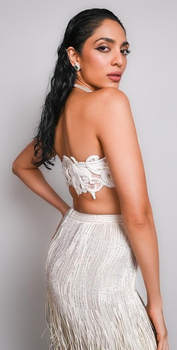 IndianCelebX's tweet photo. #SobhitaDhulipala https://t.co/omMBk4btFN