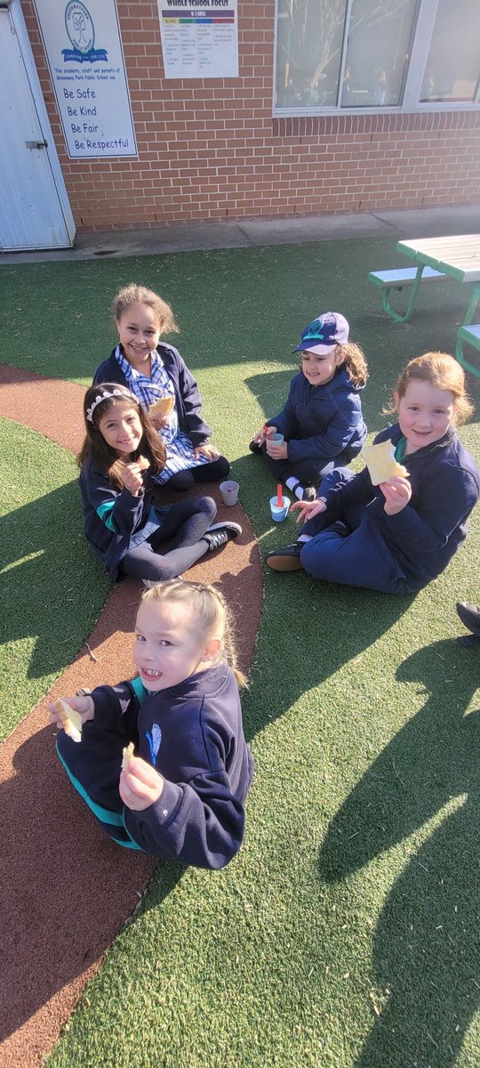 GreenwayParkPS's tweet photo. Toasty Thursday is always a great way to start the day. Full bellies for a day of learning. #proudtobelong https://t.co/cMN7QS6KtP
