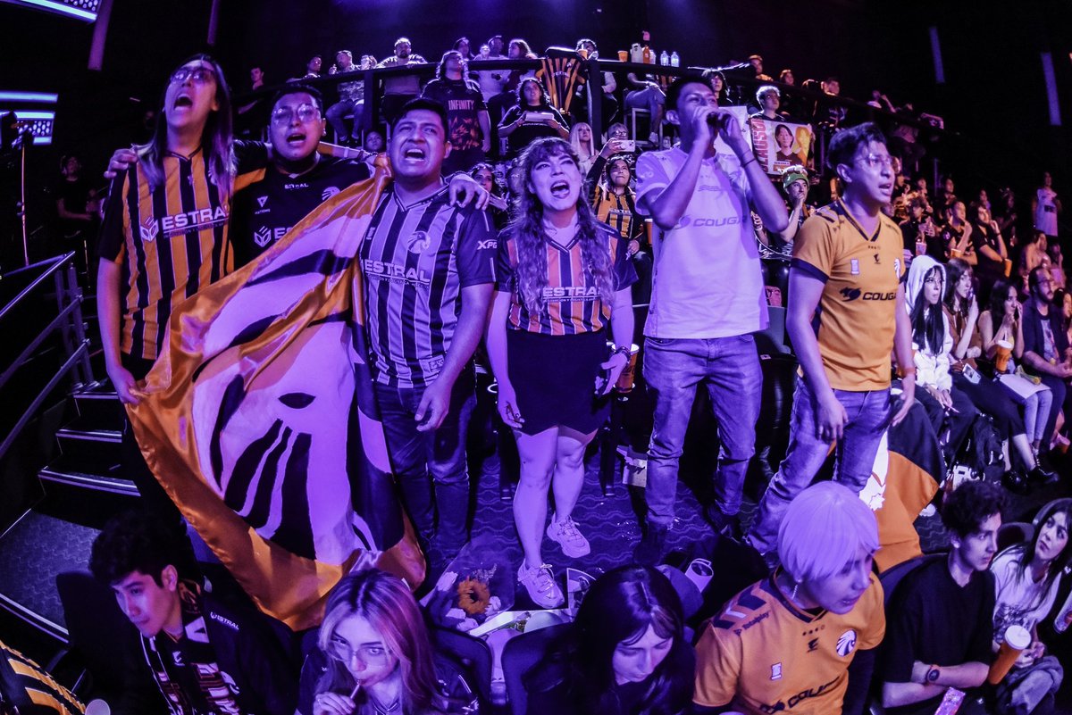 EST_LaSexta's tweet photo. Nuestro camino hasta aquí llegó, dejamos todo y seguiremos dando todo si es que somos elegidos en Américas

Gracias @EstralEsports por las alegrías que nos diste, te amo y siempre amaré a este club tan chingón 

Aquí estámos, bancando como siempre 

GG #PPEALV 🧡🦅🧡 https://t.co/Wdms3hfbRr
