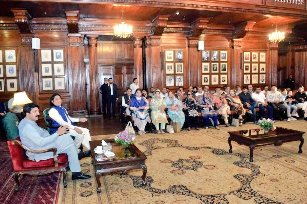 LahorePyo's tweet photo. پیپلز یوتھ آرگنائزیشن لاہور کے انفارمیشن سیکریٹری ملک نبیل نصیر و @NabeelNaseer9 ڈپٹی انفارمیشن سیکریٹری سلویسٹر شہباز  @SylvesterPPP کی انفارمیشن بیورو کی میٹنگ میں شرکت.
میٹنگ میں وفد کی قیادت پیپلز پارٹی لاہور کی انفارمیشن سیکریٹری محترمہ @FaizaAhmedMalik  نے کی. https://t.co/ki5pGyAbaS
