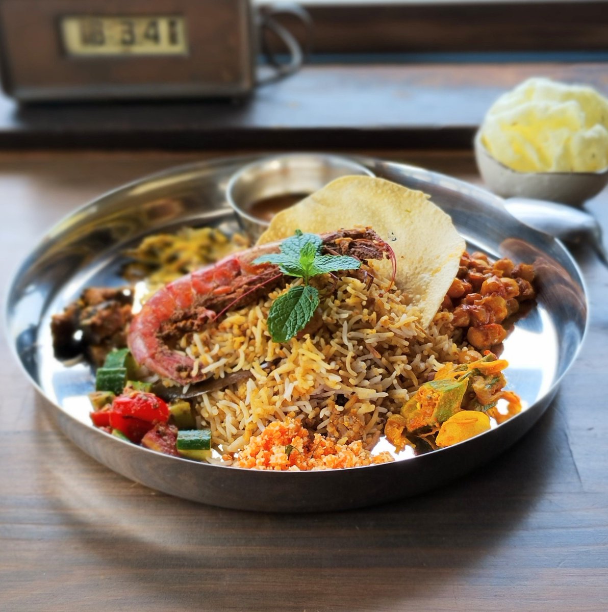 mini9216's tweet photo. 8/8 #spiceplease!in港の灯り(葉山)
❏有頭えびのビリヤニ
❏トマトとローストスパイスのラッサム
✢ナスアチャール
✢チャナマサラ
✢ゴーヤアチャール
✢オクラアチャール
✢ニンジンアチャール
✢トマトときゅうりのカチュンバル
❏自家製レモンスカッシュ
スパプリのプレートは毎回最高😊👍 https://t.co/iPOXwzPsb8