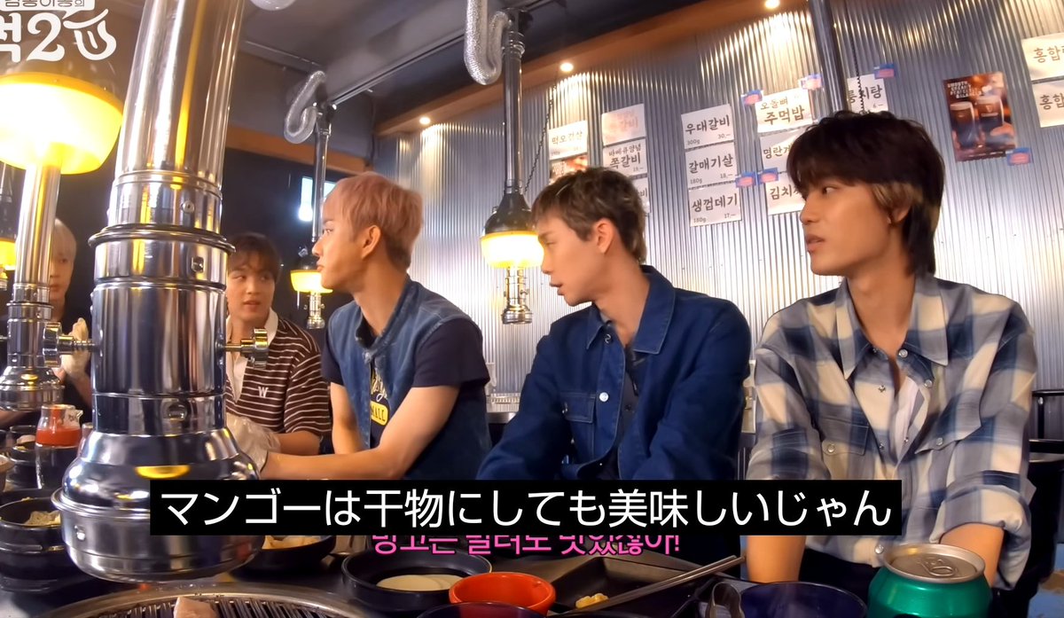 theghoooosts's tweet photo. ご飯もぐもぐトーク面白かった…硬い桃派か柔らかい桃派で延々トークしてて、果てにはマンゴーになるし、平和すぎるしいったいこれ何の時間(笑)？て観てたら悠太くんもおそらく同じこと思っていたのか代弁してくれてて笑てもた https://t.co/pz1lO3F2zV