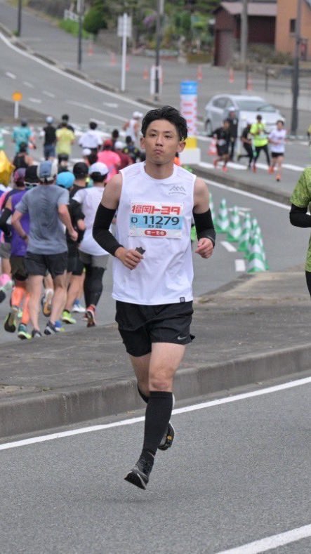 FABproject's tweet photo. 🍜MDC福岡🍜

横田軍団vs舟津軍団4×400mR対決！

候補選手②
武末真輔(たけすえしんすけ)
PB
1500m/3分58秒78
5000m/14分43秒72
SB
1000m/3分58秒は切りたい
5000m/25分がちょうどいい

・福岡といえば/
篠栗お遍路ランおすすめです🏃‍♂️
・ラーメンのこだわり/
麺は硬いほどいい🍜
・TWOLAPSへ一言/
陸上ってかっこよくて面白いです！
・陸上愛/
これからも緩く走り続けます💕
・意気込み/
今の全力を出します！！🔥
(アキレス腱大丈夫かな…)

スピード　★★⭐︎⭐︎⭐︎
スタミナ　★⭐︎⭐︎⭐︎⭐︎
肝臓強度　⭐︎⭐︎⭐︎⭐︎⭐︎
メンタル　★★★⭐︎⭐︎
勝負強さ　★★★⭐︎⭐︎

・特殊能力/
イーブンペース型
職人気質
チャンス◎
朝の起床×

大会は看護責任者として支えます！

@TL_MDC 
@MASATO_800 
@shofunaaa