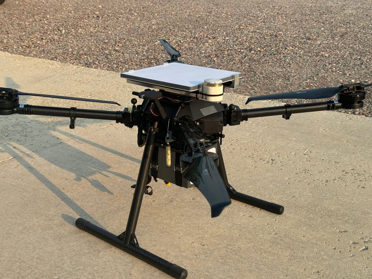 uavionix's tweet image. Advancing #UAS BVLOS - #uAvionix achieves milestone with #Starlink - muLTElink integration. Deployed on a sUAS, Starlink delivered megabits per second, &amp;lt;100 milliseconds latency to set a new performance standard for UAS connectivity and payload backhaul buff.ly/4ck2FwK