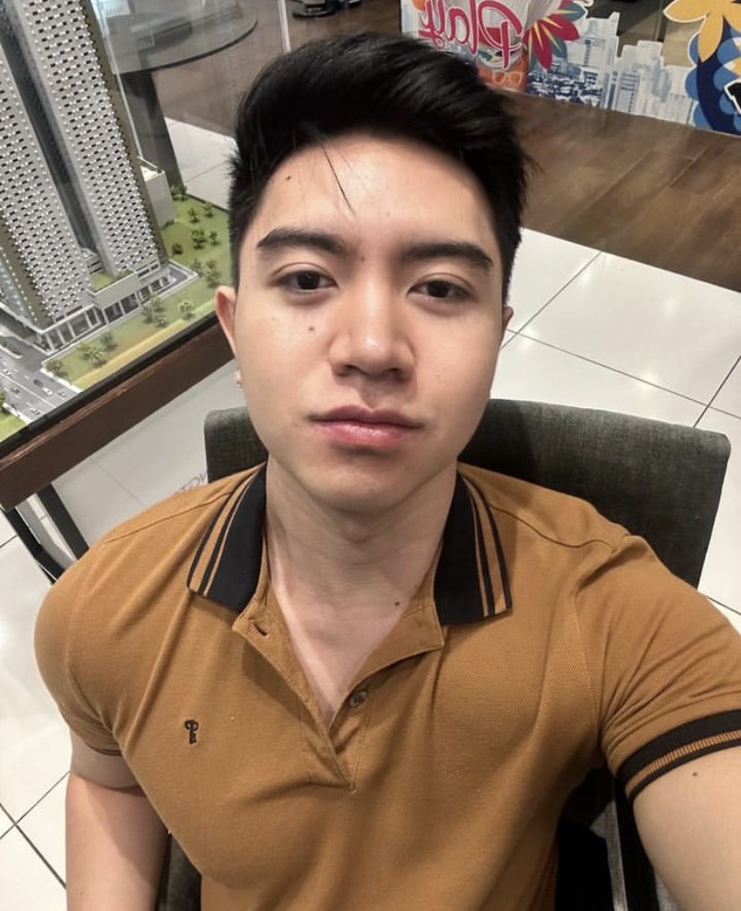 kelvinkarinaroo's tweet photo. sekarang kamis besok jumat🤤 https://t.co/DnhwQFr6OJ