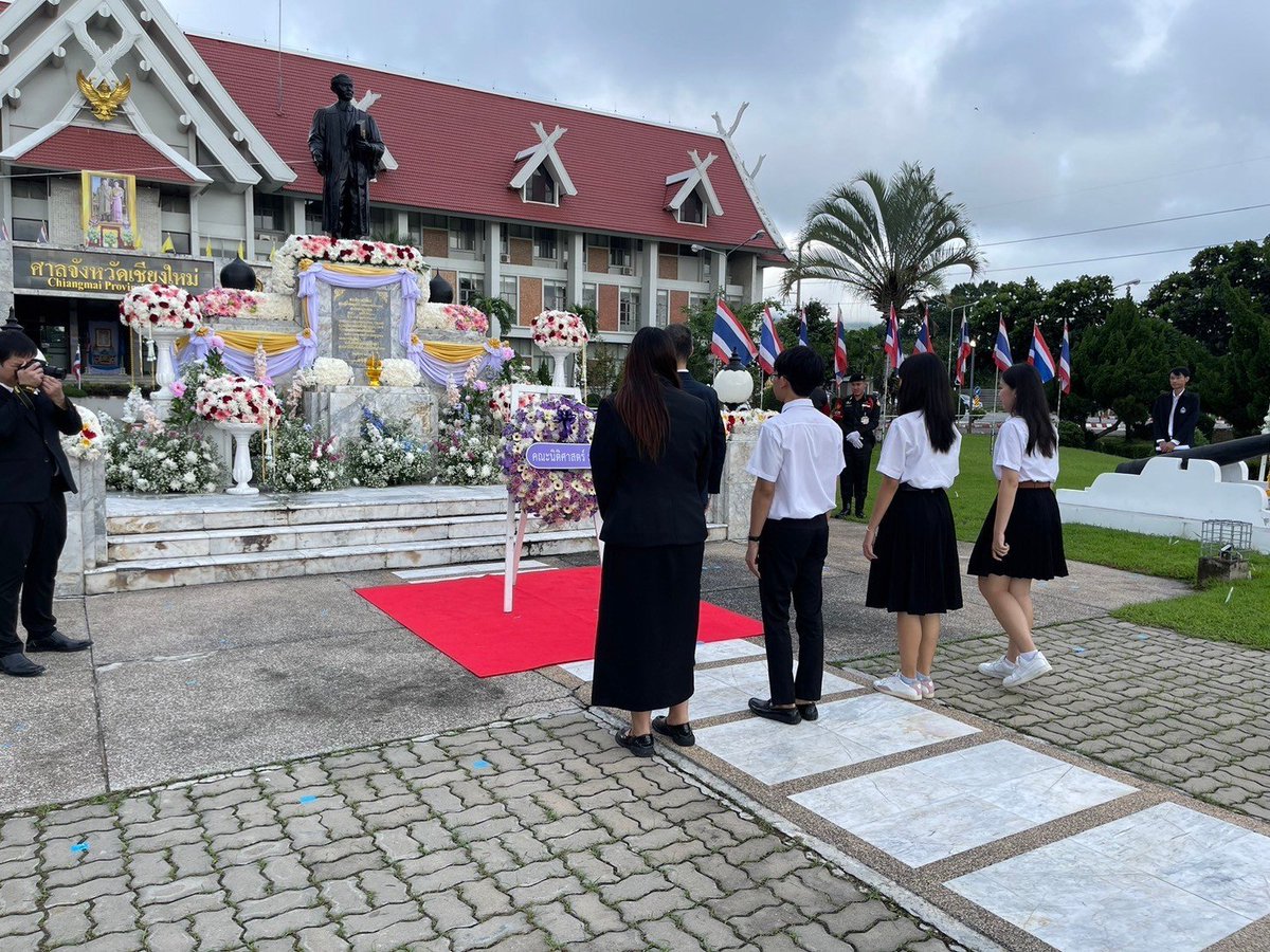 คณะนิติศาสตร์ มหาวิทยาลัยเชียงใหม่ ร่วมถวายพวงมาลาเนื่องในงานวันรพี ประจำปี 2567  law.cmu.ac.th/site/%e0%b8%84…