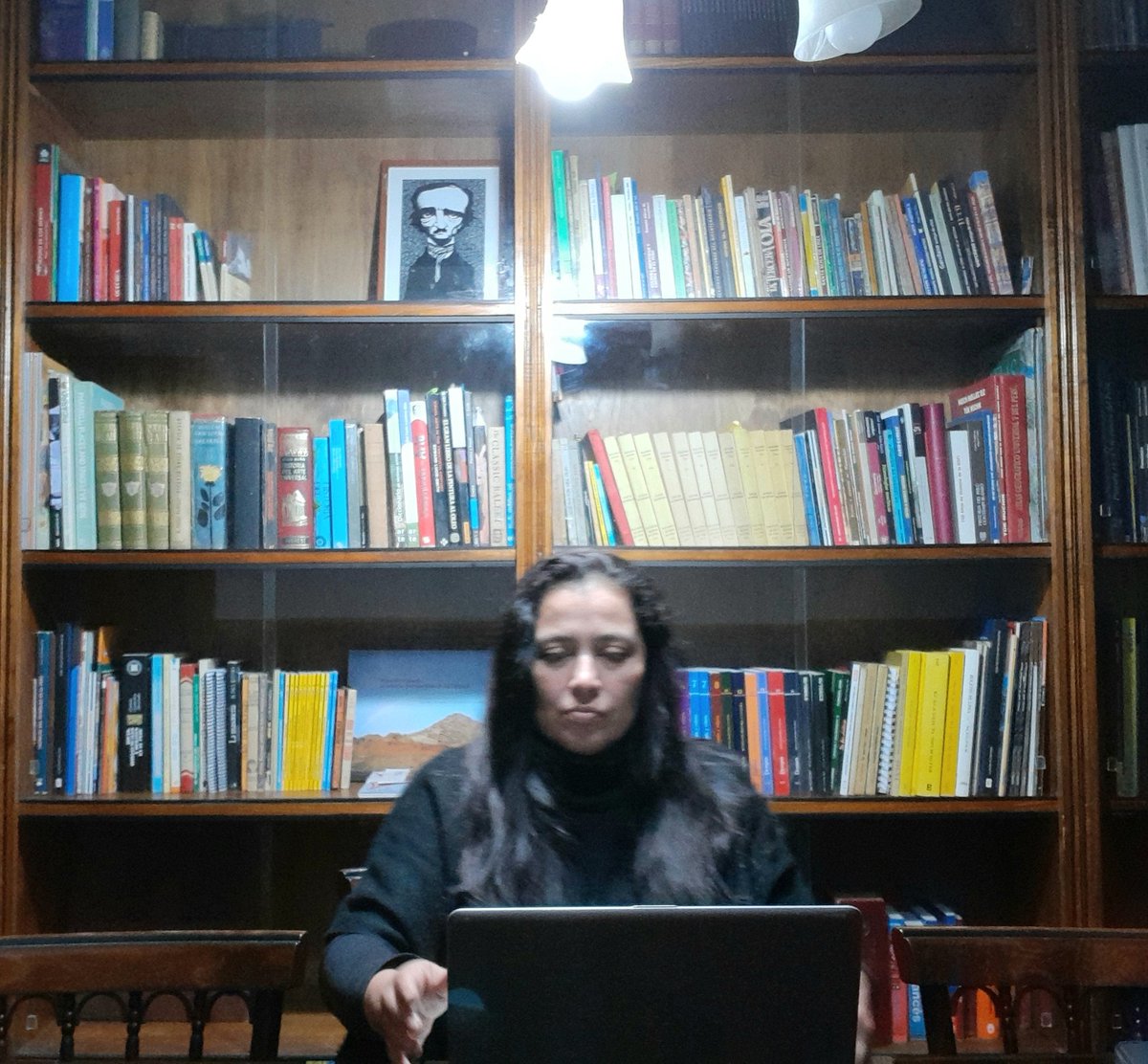 RosaMariaVargas's tweet photo. Hoy, en casa (en jornada nocturna), realizando los últimos ajustes a mi presentación para la conferencia del día de mañana; intitulada: "EL ARTE COMO INSTRUMENTO PARA LA CONSTRUCCIÓN DE LA IDENTIDAD NACIONAL EN EL PERÚ REPUBLICANO (1920 - 1977)" https://t.co/op3MBGwraF