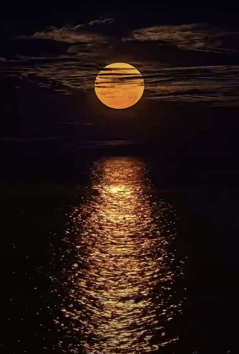 la luna y el mar