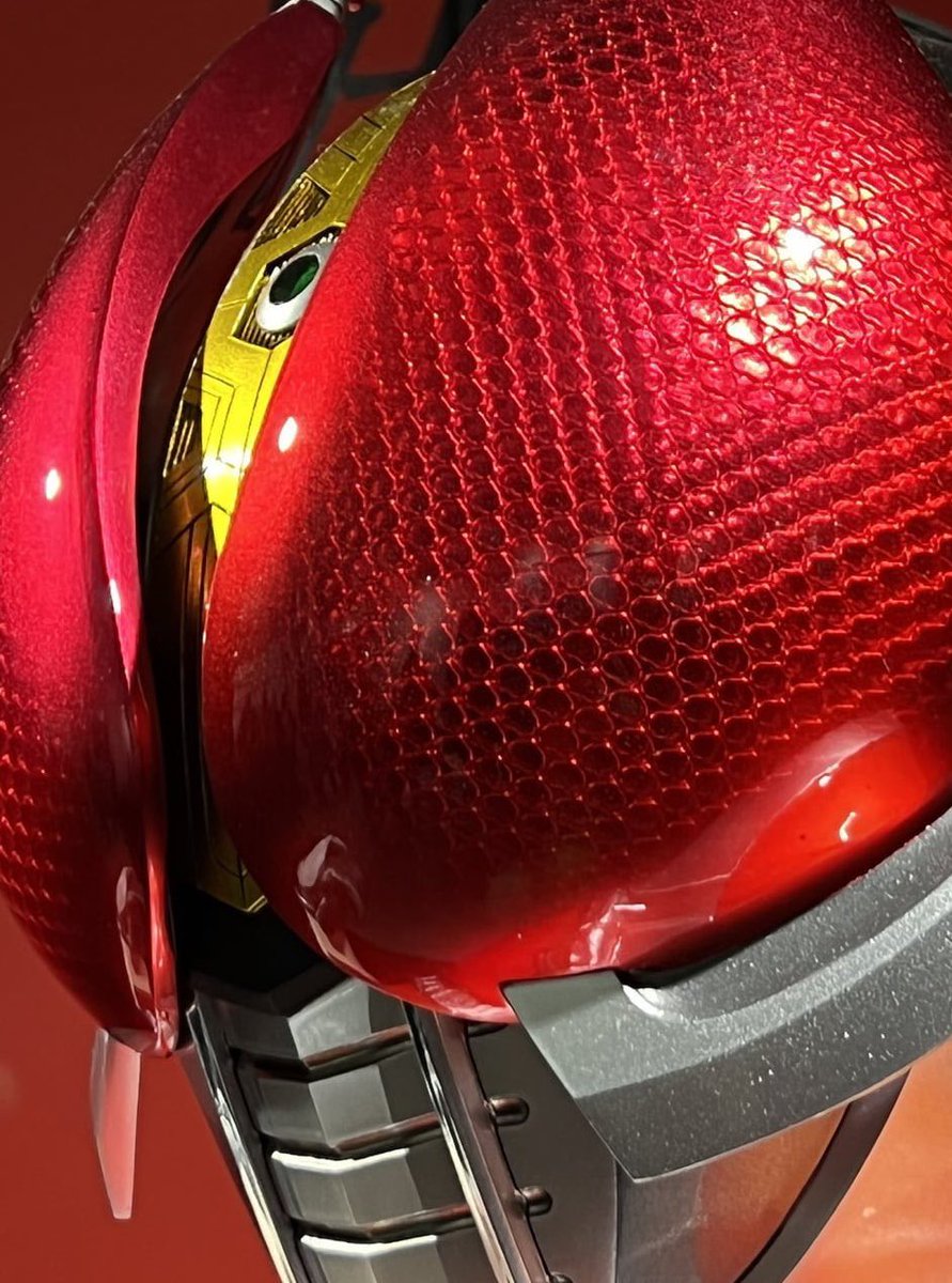 YokaiRiderVT's tweet photo. Thinking about how Kamen Rider Den-O’s compound eyes are made up of tiny peach symbols 🍑 https://t.co/jJ891HWiBz