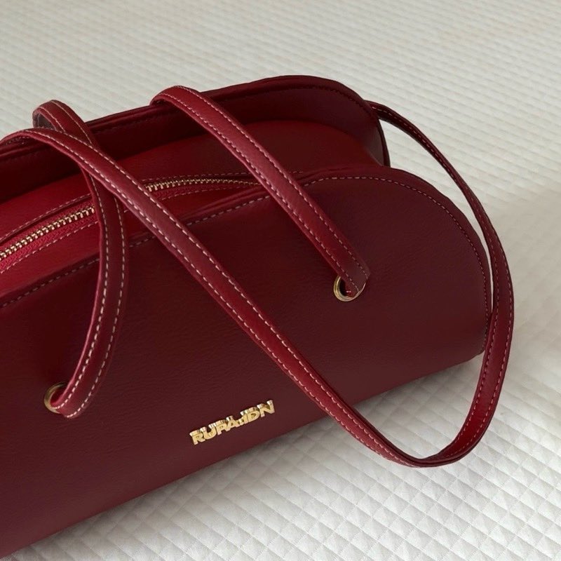 hooplaa_'s tweet photo. DEEP CHERRY RED BAG🍒

definisi elegant, aesthetic, simple cantik sih ini! uda gitu muat banyak barang, harganya 100rban very worth to buy✨ https://t.co/x8Z9ptZR8F