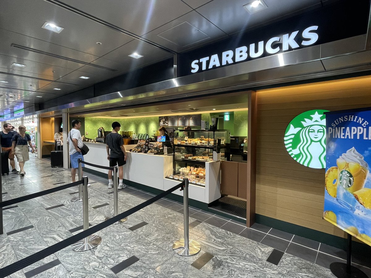 tak_0416's tweet photo. 博多駅の新幹線改札内にテイクアウト専用スタバができてた。ここは売れるよな。納得。 https://t.co/8V9JsOewrX