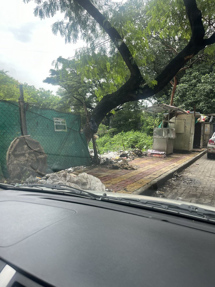 rushabhgugale's tweet photo. @PMCPune care to clean, near walwekar lawns, opp Padmadarshan society, off Satara road https://t.co/2qIBk8InId