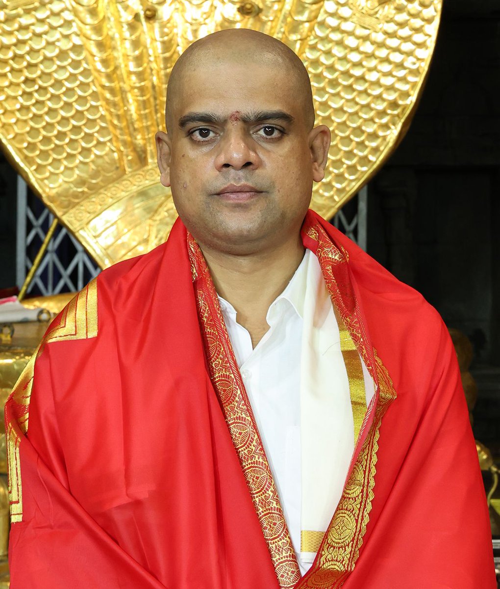 MadhuriDaksha's tweet photo. NEW CVSO TAKES CHARGE
Sri S Sreedhar, IPS took charge as the new Chief Vigilance and Security Officer of TTD in Sri Venkateswara Swamy temple at Tirumala on Wednesday.
#TTD #Tirumala #CVSO #TirumalaTirupatiDevasthanam #AndhraPradesh #ChandrababuNaidu #APNews https://t.co/uOQvSMuf1b