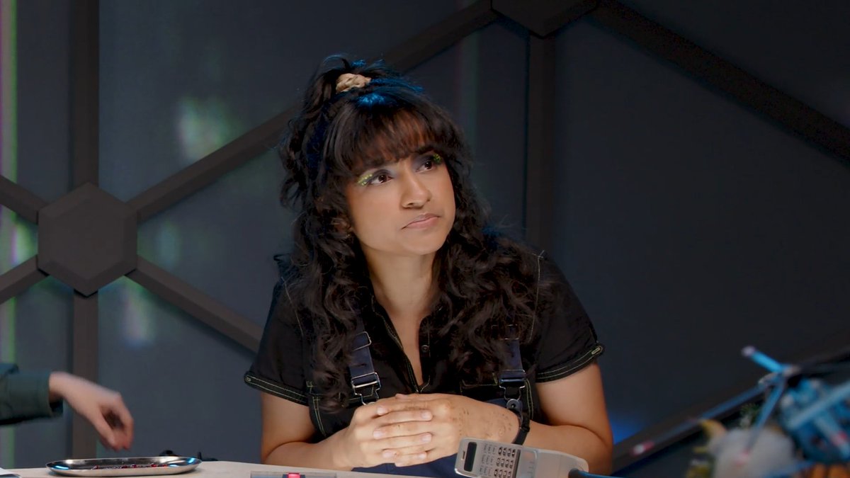 elana_danielle's tweet image. she used to get bullied in school for being too pretty :( the kids would chase her around yelling “pretty face pretty face”