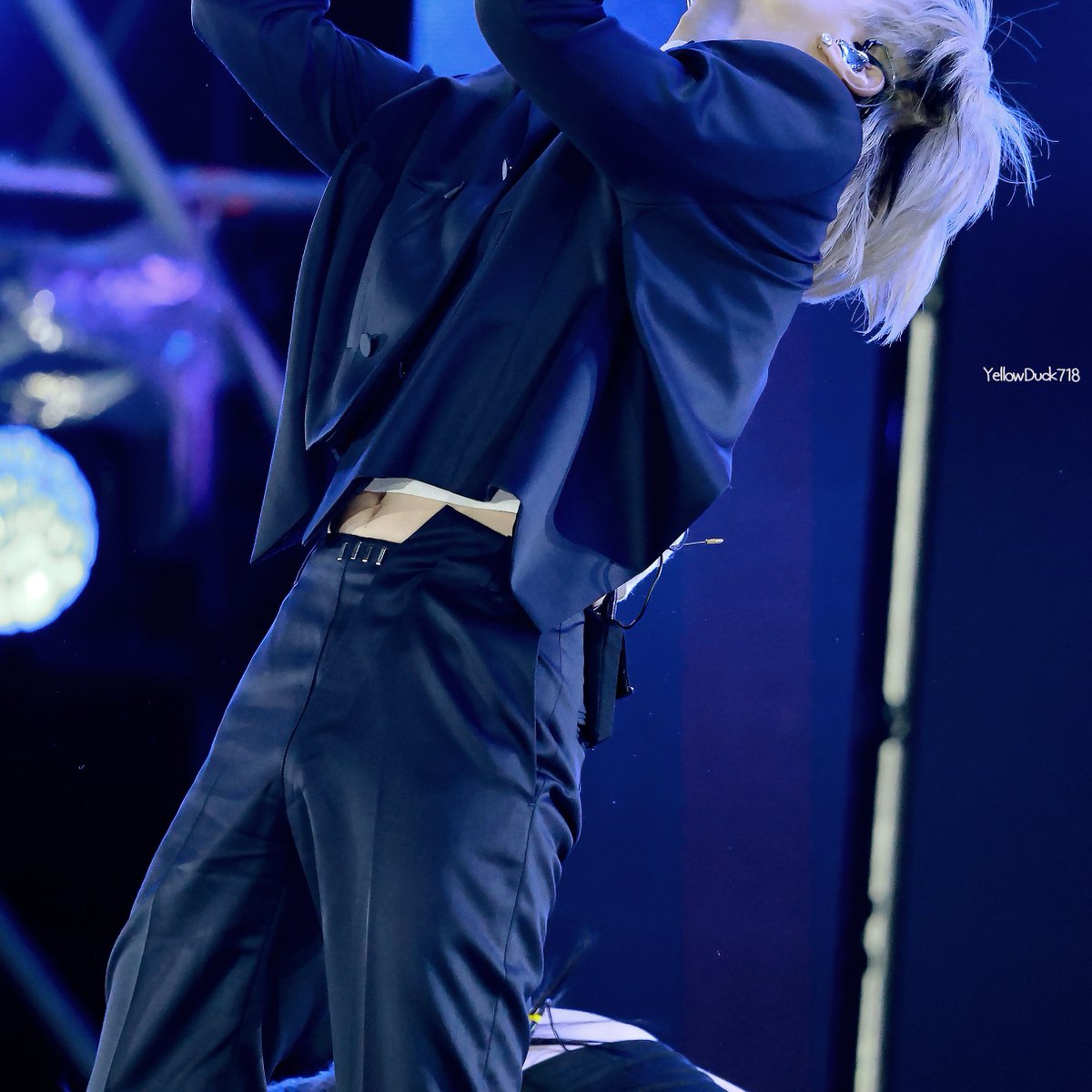 태민이 이 바지 세 번째 입는 중 ∘ ∘ ∘