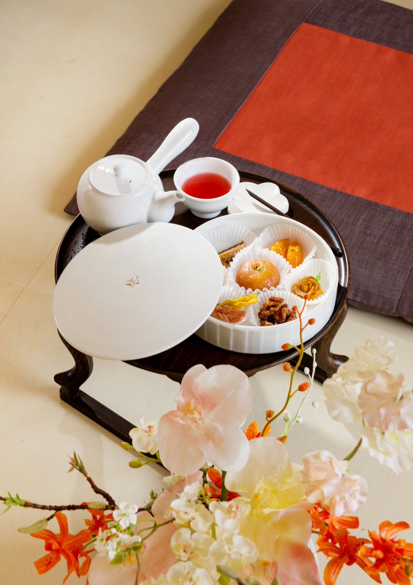 가을 경복궁 #생과방 에 #추첨제 를 도입합니다. 당첨의 행운이 함께하길 바랄게요. 경복궁의 예쁜 방에 앉아 조선왕실에서 먹었던 다과와 차를 즐겨요.

✔ 하반기 경복궁 생과방
- 운영기간 9/4~10/31 *매주 화 휴궁
- 응모기간 8/12 14시~8/18 23시 59분
👉 ticketlink.co.kr/product/51382